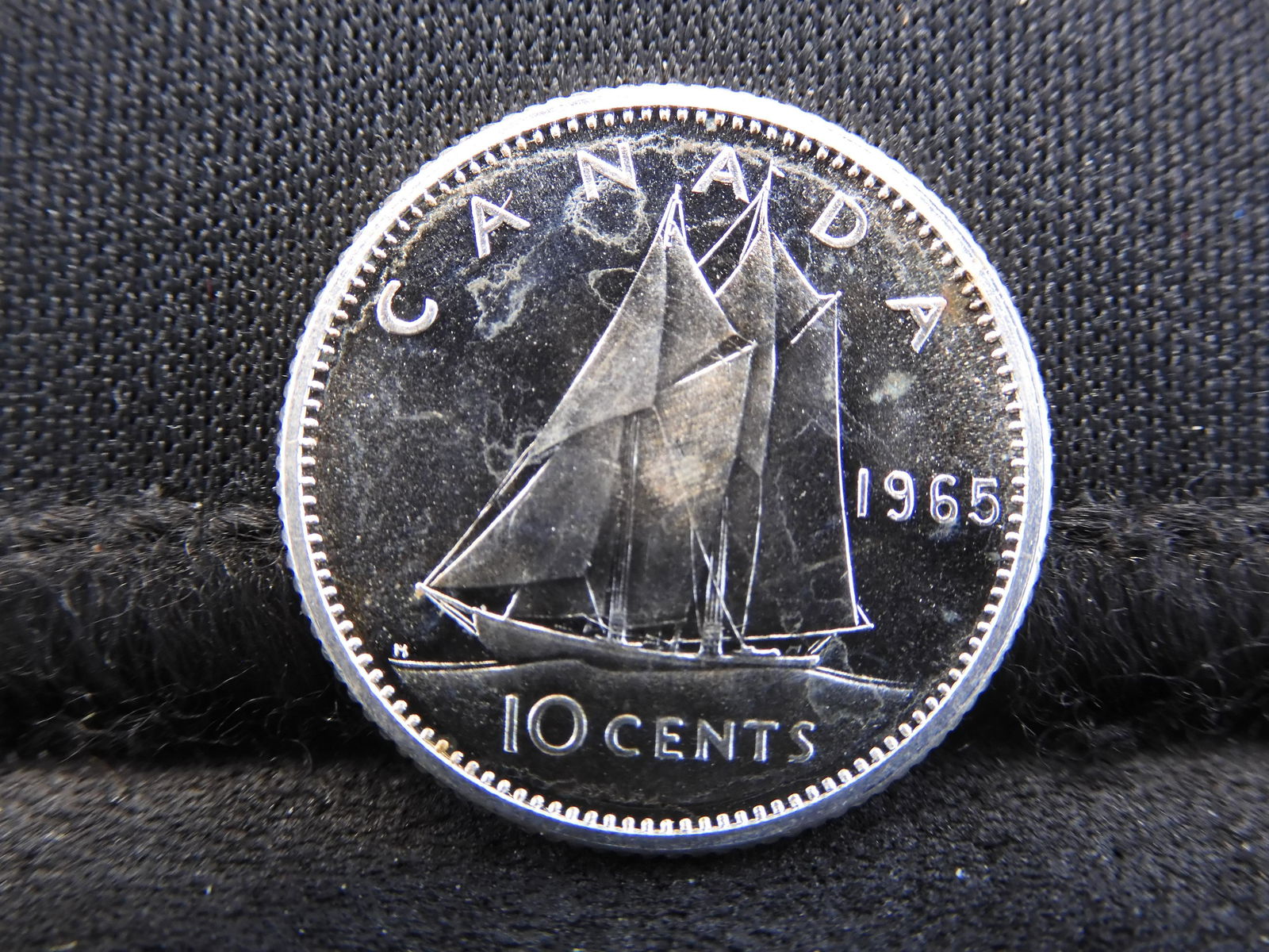 1965 Canadian Silver Dime 80% Silver (1 of 2)