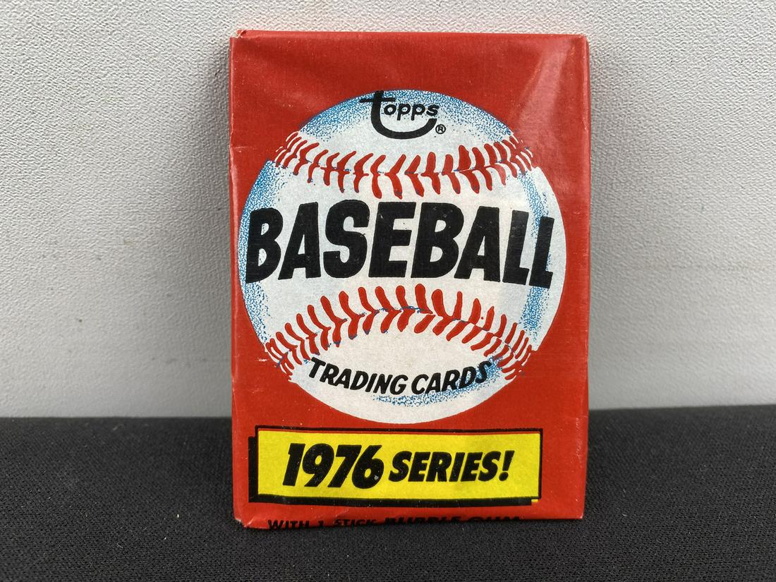 1976 Topps Baseball Unopened Pack (1 of 2)