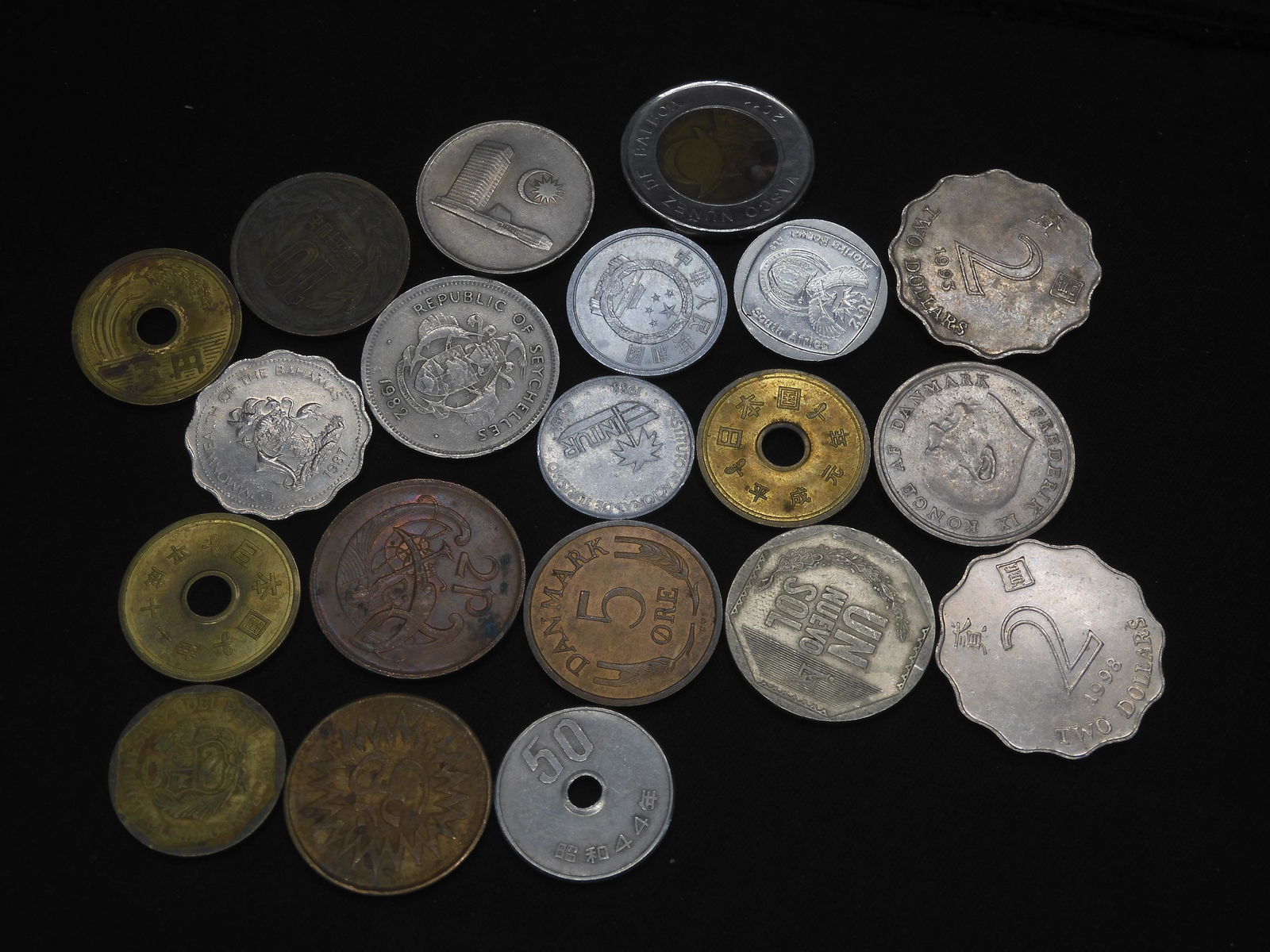 (20) COOL WORLD COINS (SOME UNC): (20) COOL WORLD COINS (SOME UNC)