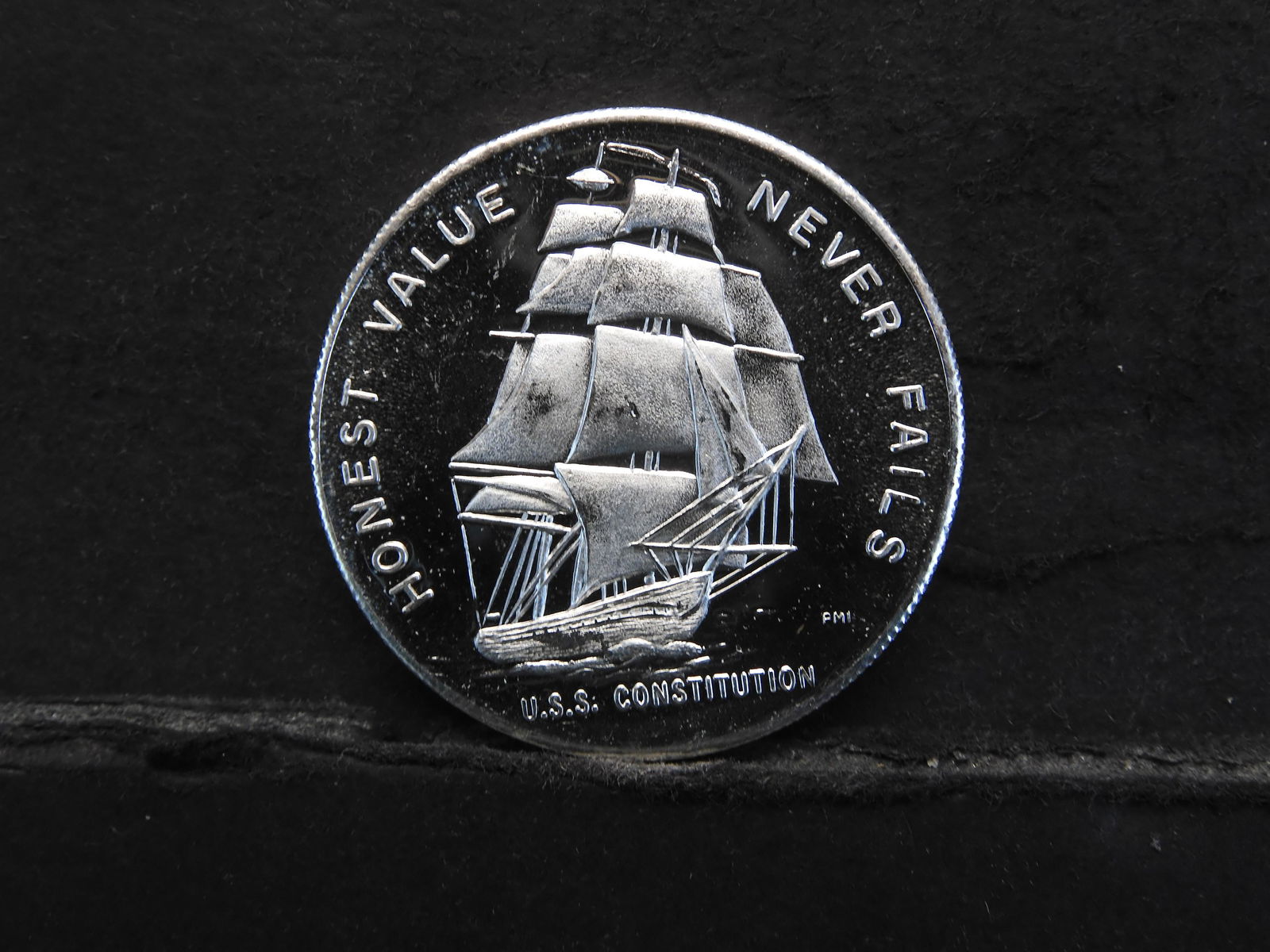 1 TROY OUNCE (PURE SILVER) MEDALLION (USS (1 of 2)