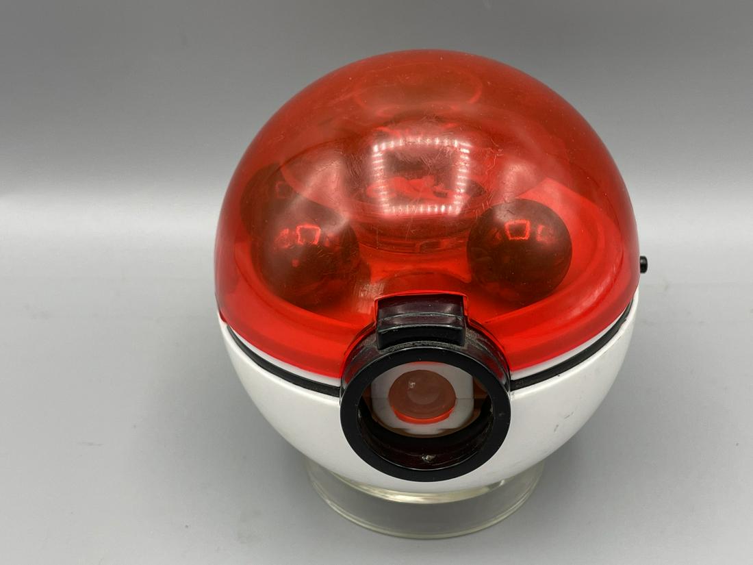 2000 Toy Biz Pokemon Charizard Poke Ball Marble Shooter: 2000 Toy Biz Pokemon Charizard Poke Ball Marble Shooter with 5 marbles