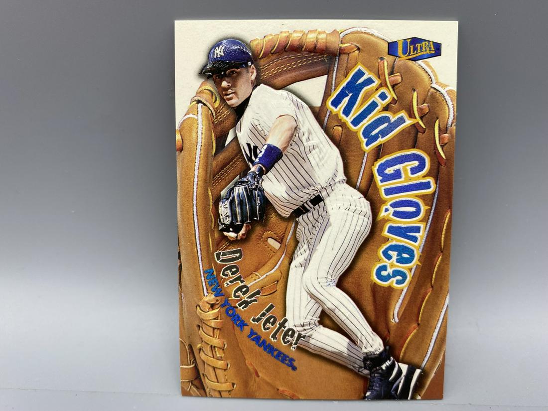 1998 Fleer Ultra Kid Gloves Derek Jeter #3 (1 of 2)