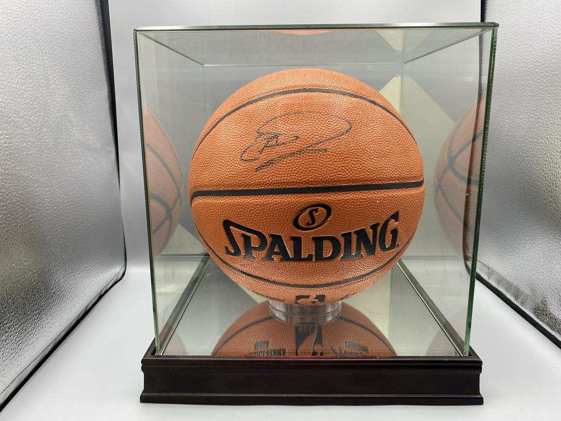 Dirk Nowitzki Autographed PSA Authenticated Spalding (1 of 7)