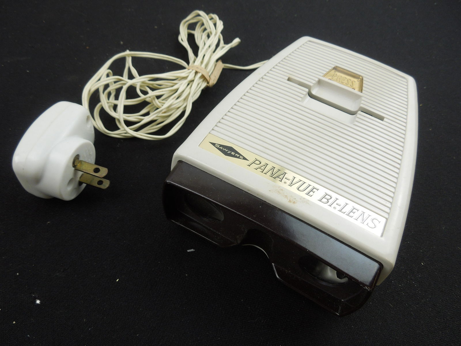 Lot of 3 Different 3-D Viewers; Pana-Vue Bi-Lens, Viewmaster, and Lighted Viewmaster (1 of 6)