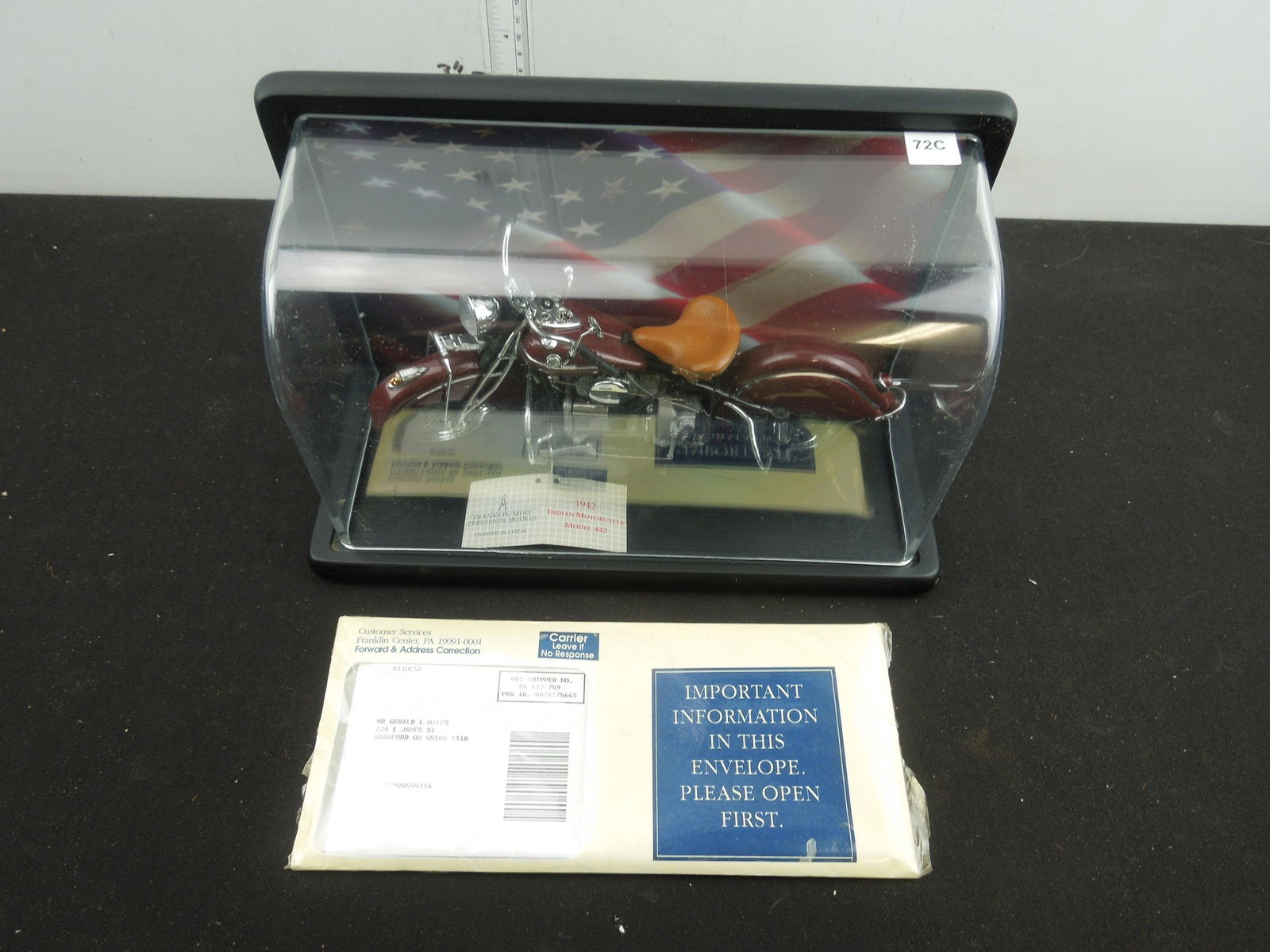 Franklin Mint Diecast 1942 Model 442 Indian Motorcycle in Display Case (1 of 2)
