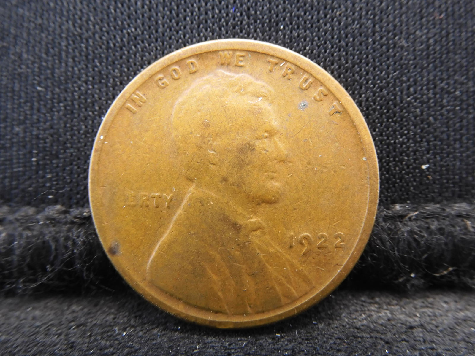 1922 D Lincoln Cent.  Very Good.  Better date. (1 of 2)