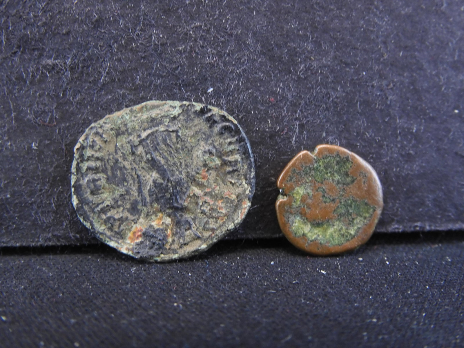 (2) 175-330 AD ANCIENT ROMAN COINS, (OVER 1,600 YRS OLD)!: (2) 175-330 AD ANCIENT ROMAN COINS, (OVER 1,600 YRS OLD)!