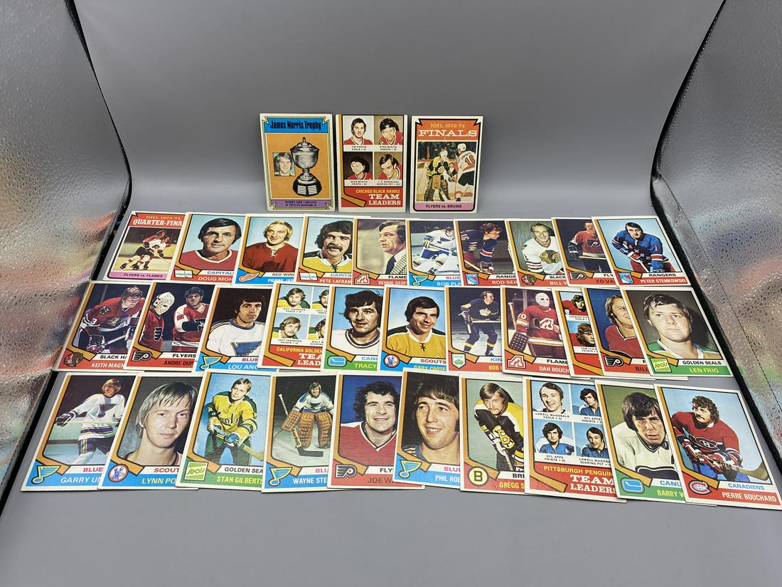 Lot of Assorted 1974-75 Topps Hockey Cards - Varying Conditions (1 of 6)