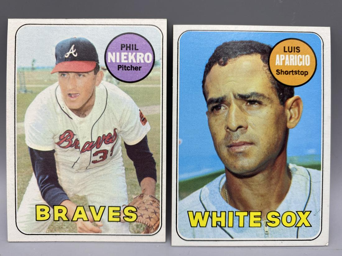 1969 Topps Phil Niekro #355 & Luis Aparicio #75 (1 of 2)
