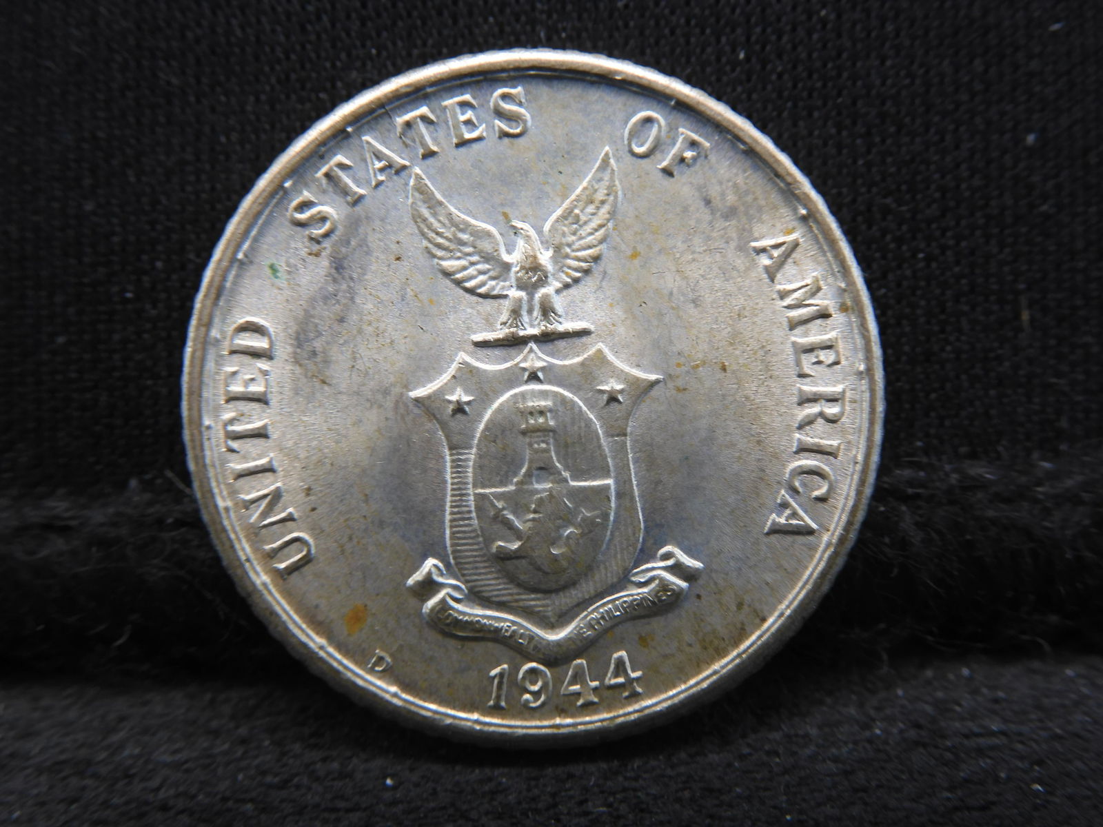 1944-D Uncirculated Philippines 20 Centavos 75% Silver Coin.  Coin Weighs 0.14 Toz. (1 of 2)
