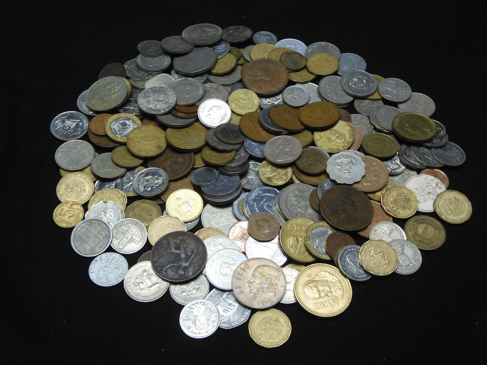 Assortment Of Various Foreign Coins.  Coins Weigh 2 Pounds (1 of 5)