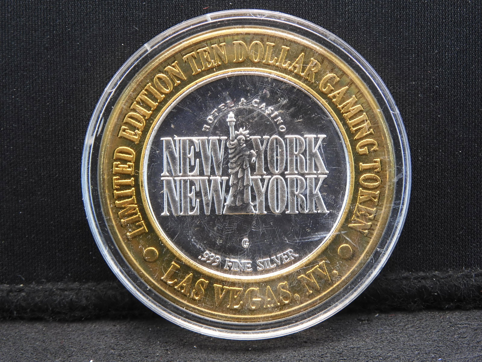 1997 Las Vegas, New York, New York Grand Opening .999 silver center $10 gambling token. Features: 1997 Las Vegas, New York, New York Grand Opening .999 silver center $10 gambling token. Features Statue of Liberty.