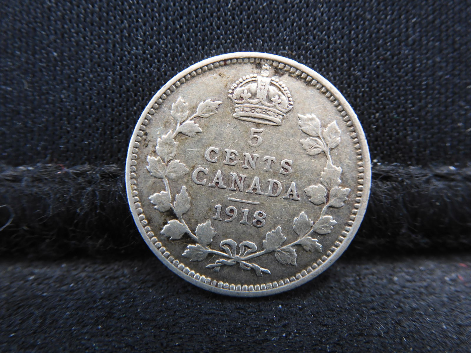 1918 Canada 5 Cent Sterling (92.5%) Silver Coin.  George V Portrait. (1 of 2)