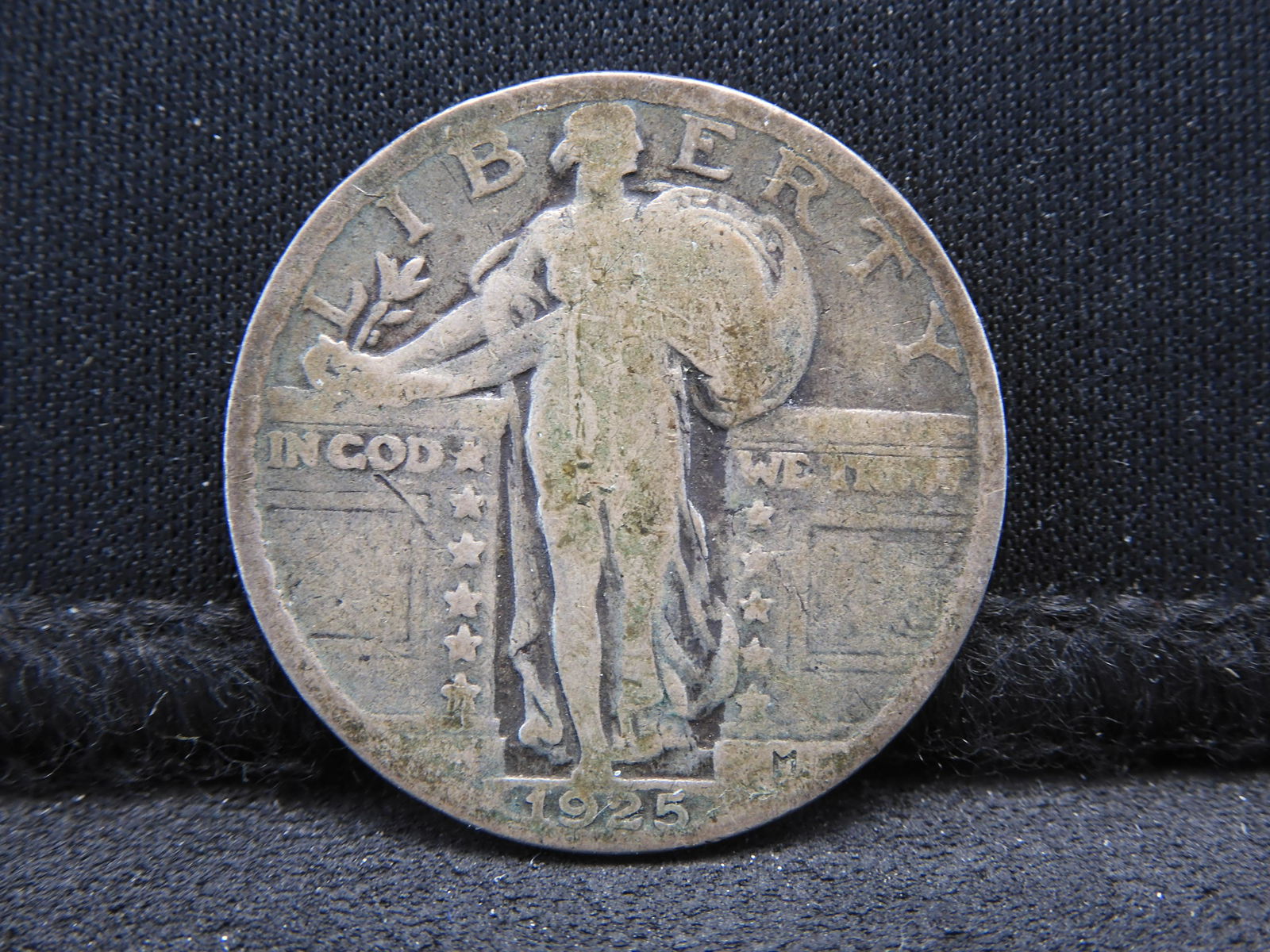 1925 Silver Standing Liberty Quarter (1 of 2)