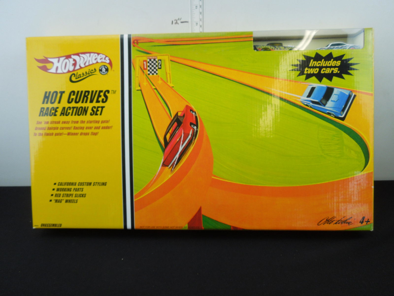 Hot Curves Race Action Set with 2 Cars: Hot Curves Race Action Set with 2 Cars