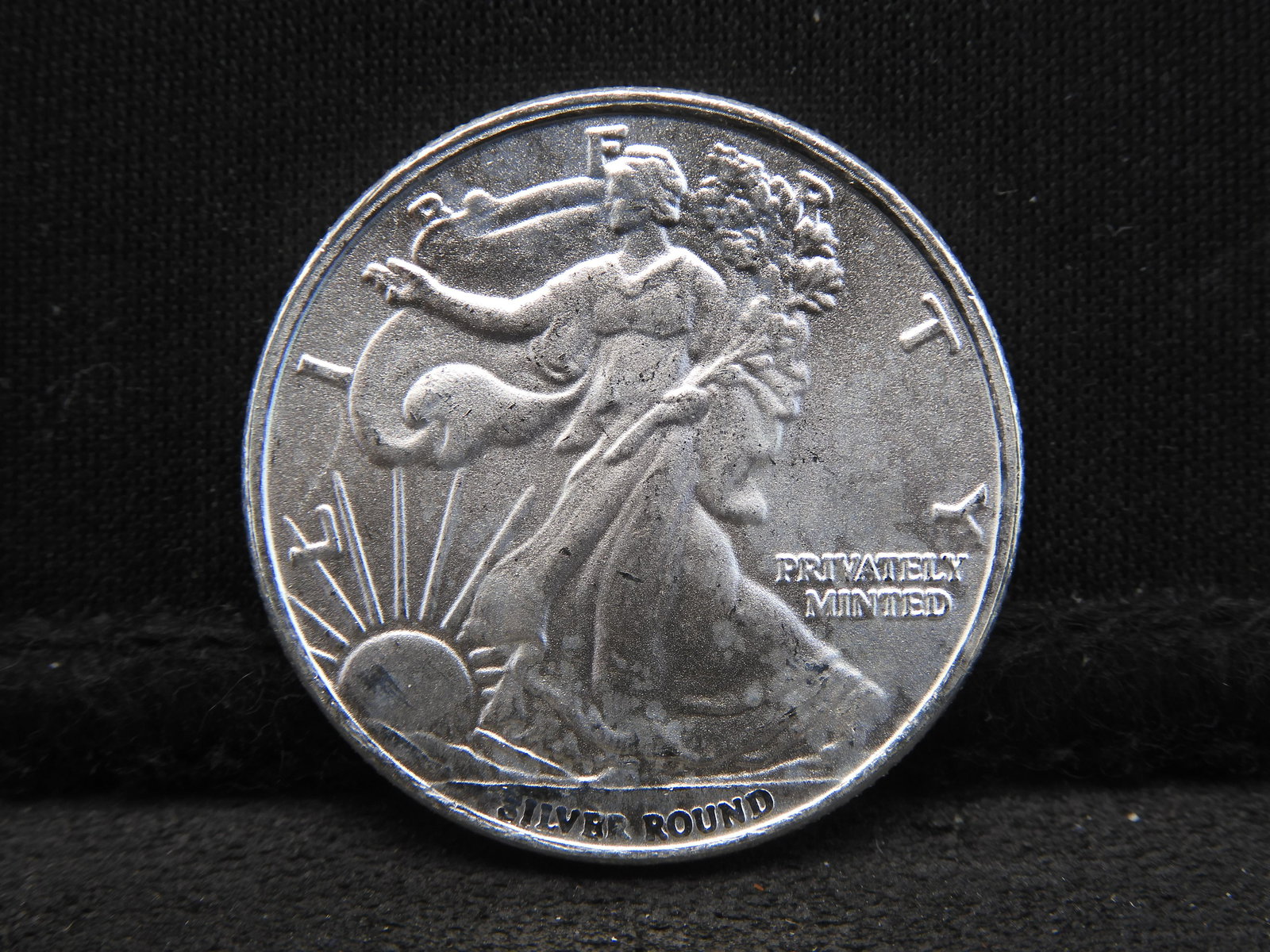Silver - 1/4 Troy Oz. .999 Fine Silver Round - Beautiful Detail (1 of 3)