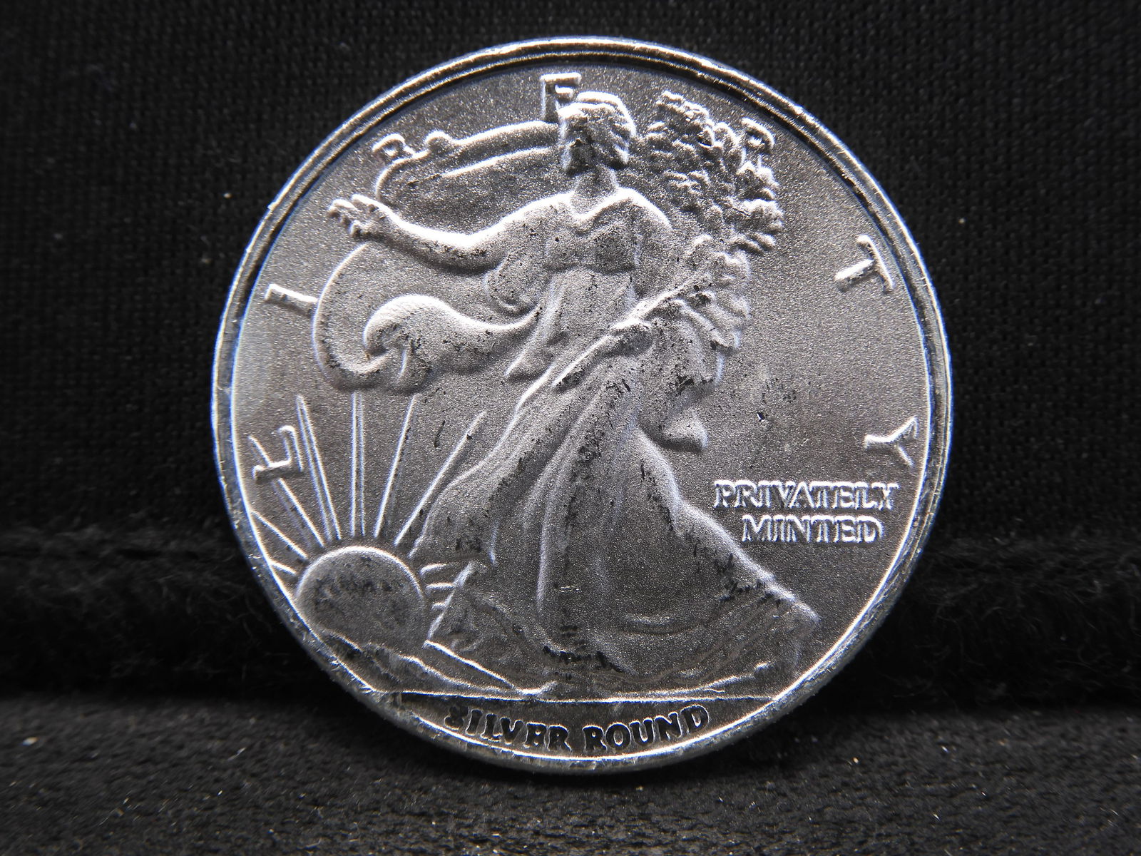 Silver - 1/4 Troy Oz. .999 Fine Silver Round - Beautiful Detail (1 of 3)