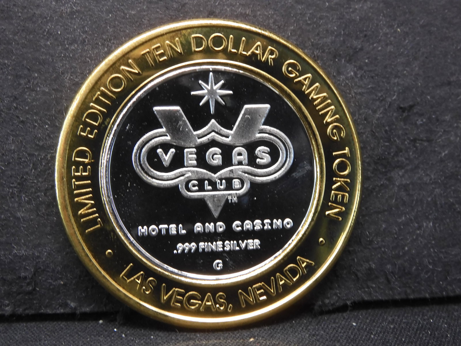 Vegas Club Las Vegas, NV Limited Edition $10 Gaming Token .999 Fine Silver Center (1 of 2)