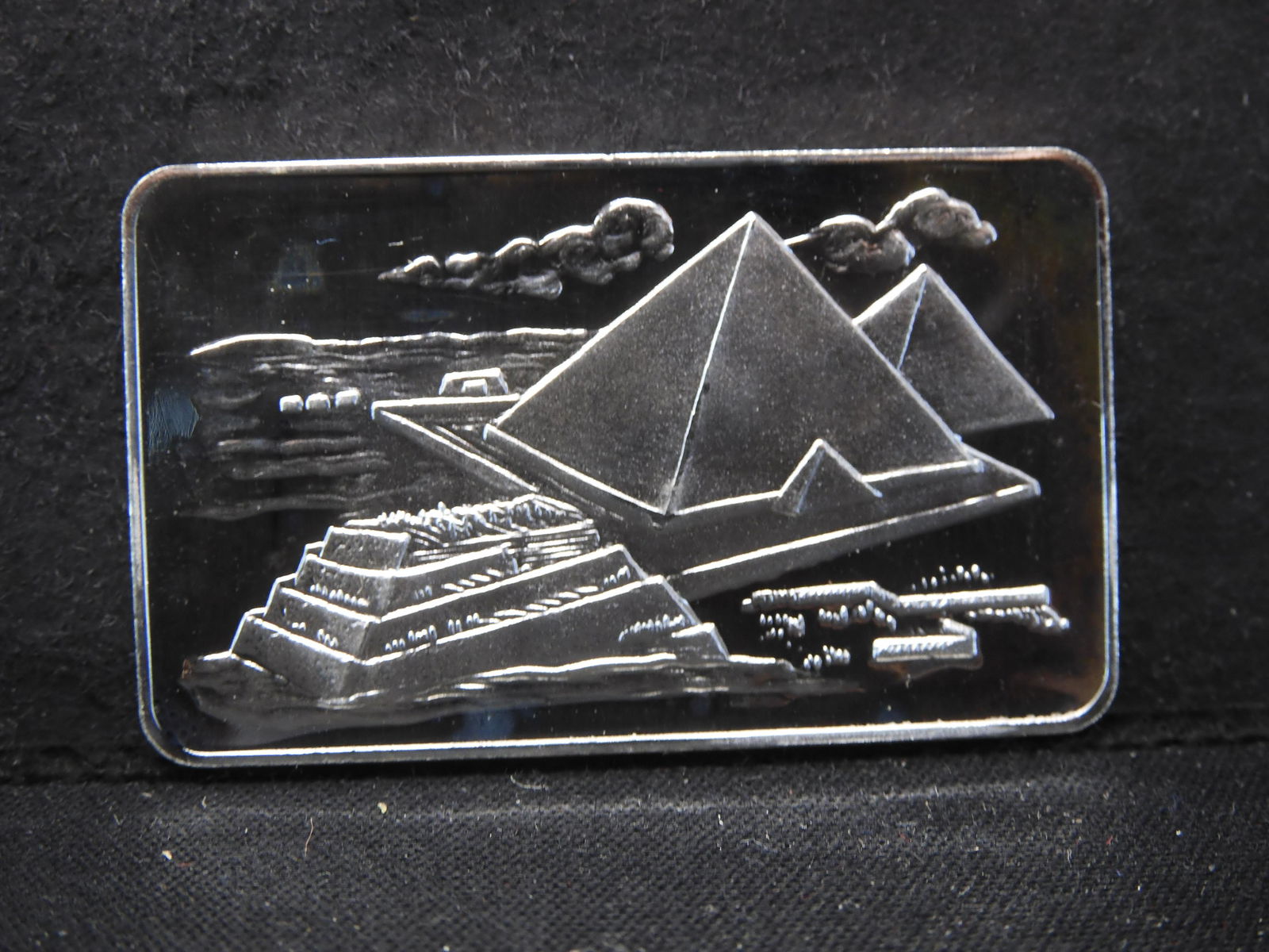 One Ounce .999 Fine Silver Art Bar Pyramids of Egypt (1 of 2)