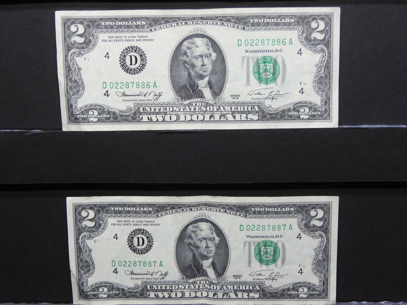 Two 1976 US Two Dollar Note w/ Consecutive Numbers (1 of 6)