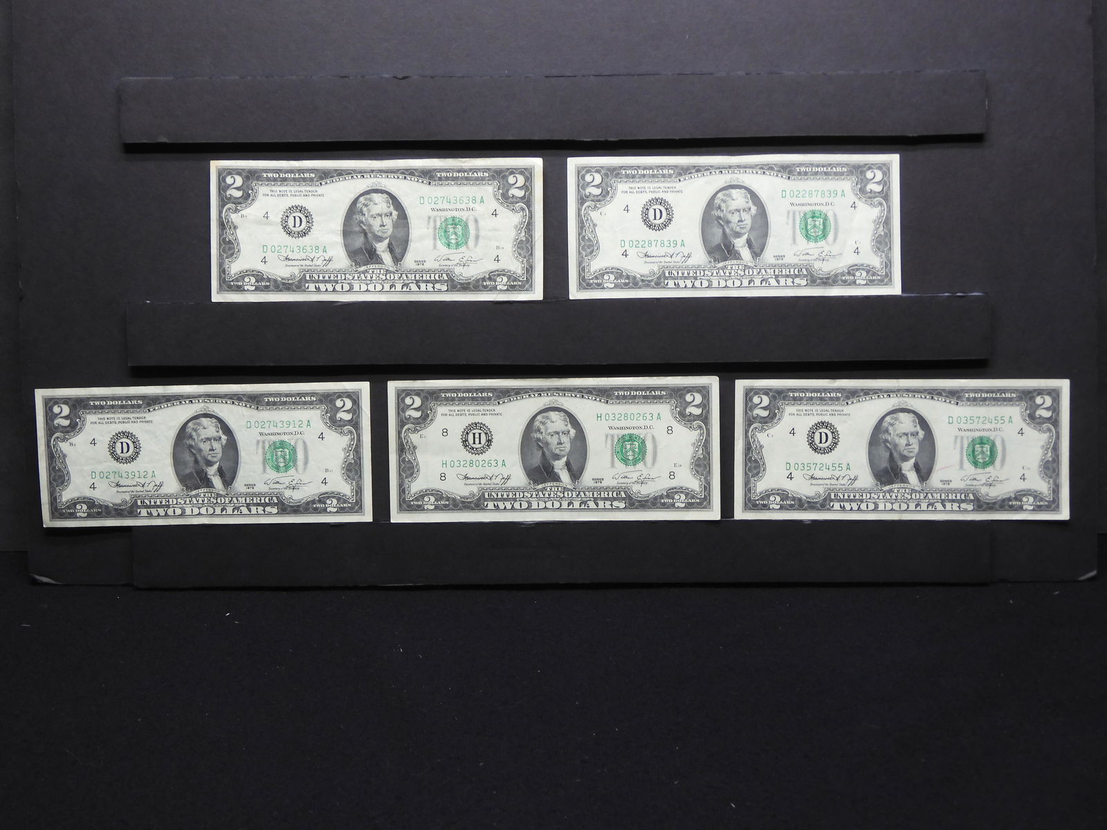 Five 1976 US Two Dollar Notes (1 of 9)