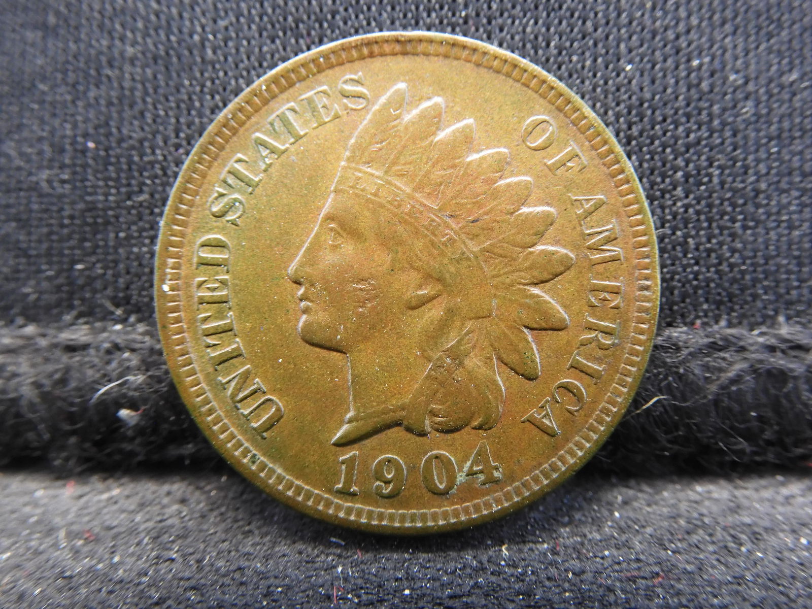 1904 Nice High Grade Indian Cent with Full Liberty and Detail. (1 of 2)