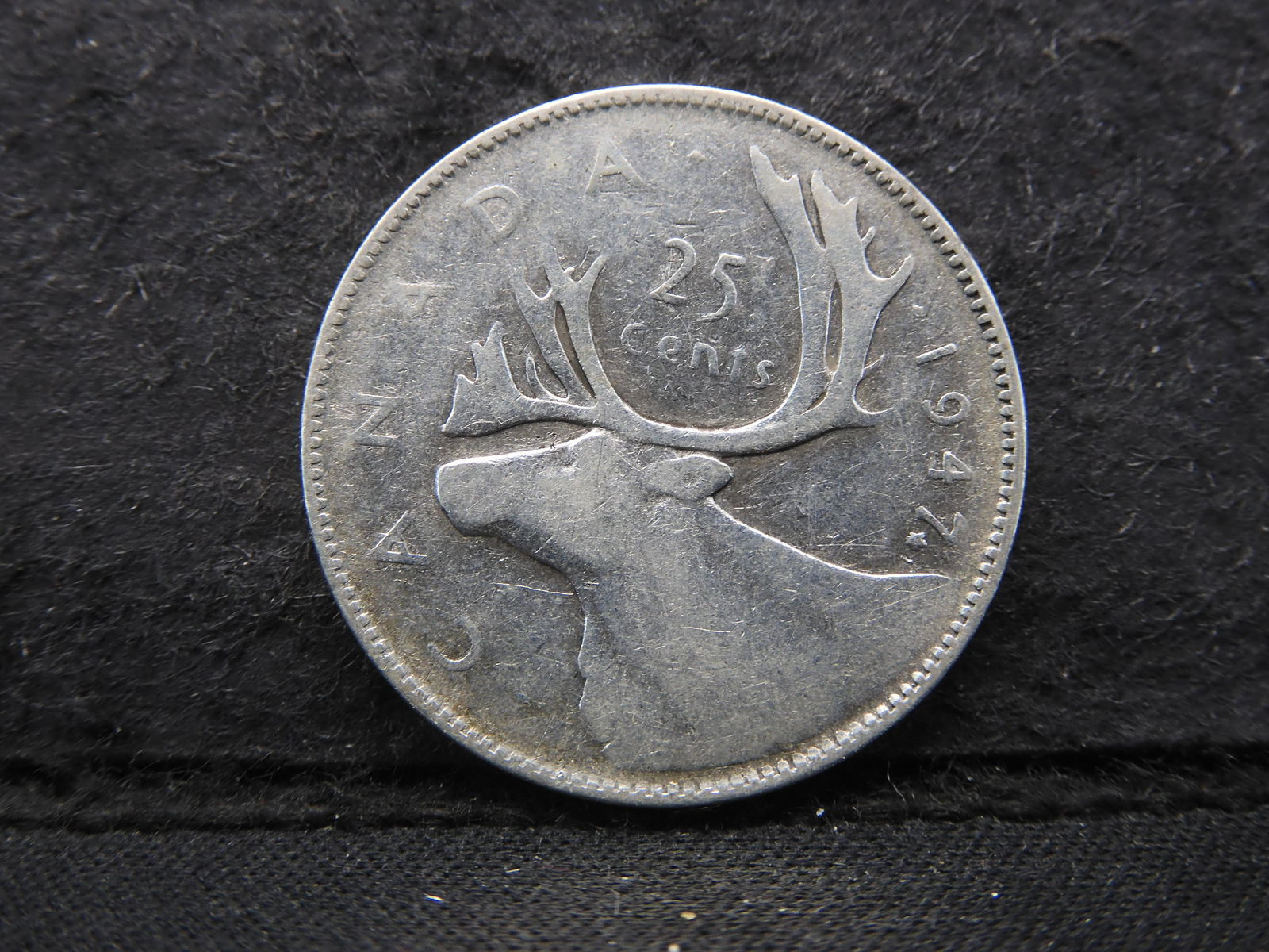 1947 Maple Leaf Canadian Quarter 80% Silver (1 of 2)