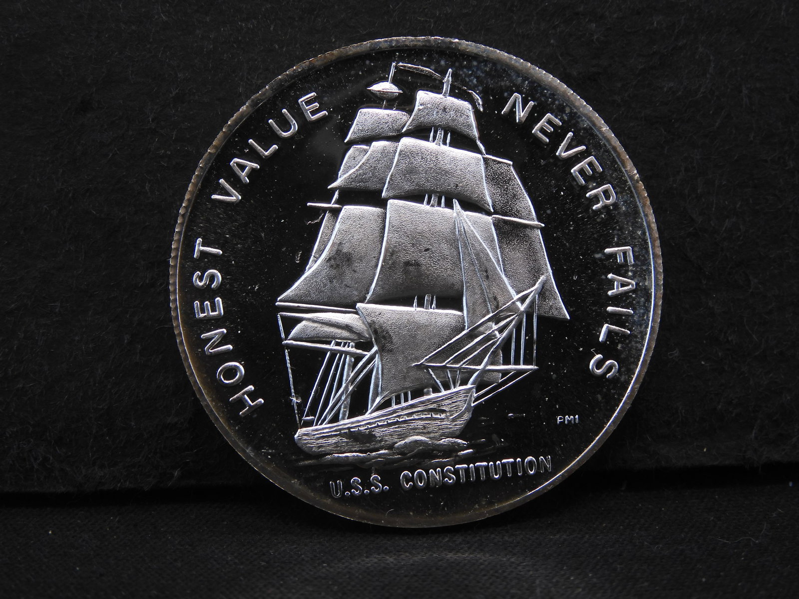 1 OUNCE (PURE SILVER/.999) MEDALLION (USS CONSTITUTION/BU): 1 OUNCE (PURE SILVER/.999) MEDALLION (USS CONSTITUTION/BU)