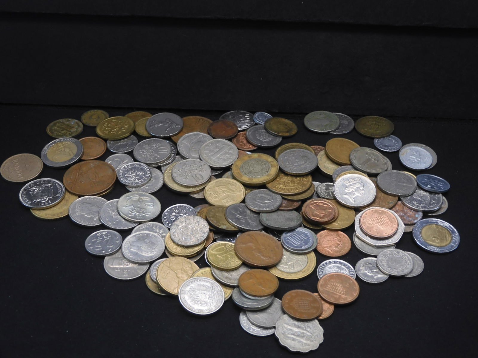 1 1/2 LBS. FOREIGN COINS (1 of 6)