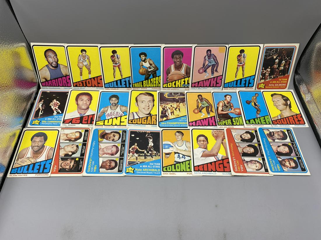 Lot of Assorted 1972-73 Topps Basketball Cards W/ Julius Erving Stat Leader RC - Varying Conditions (1 of 5)