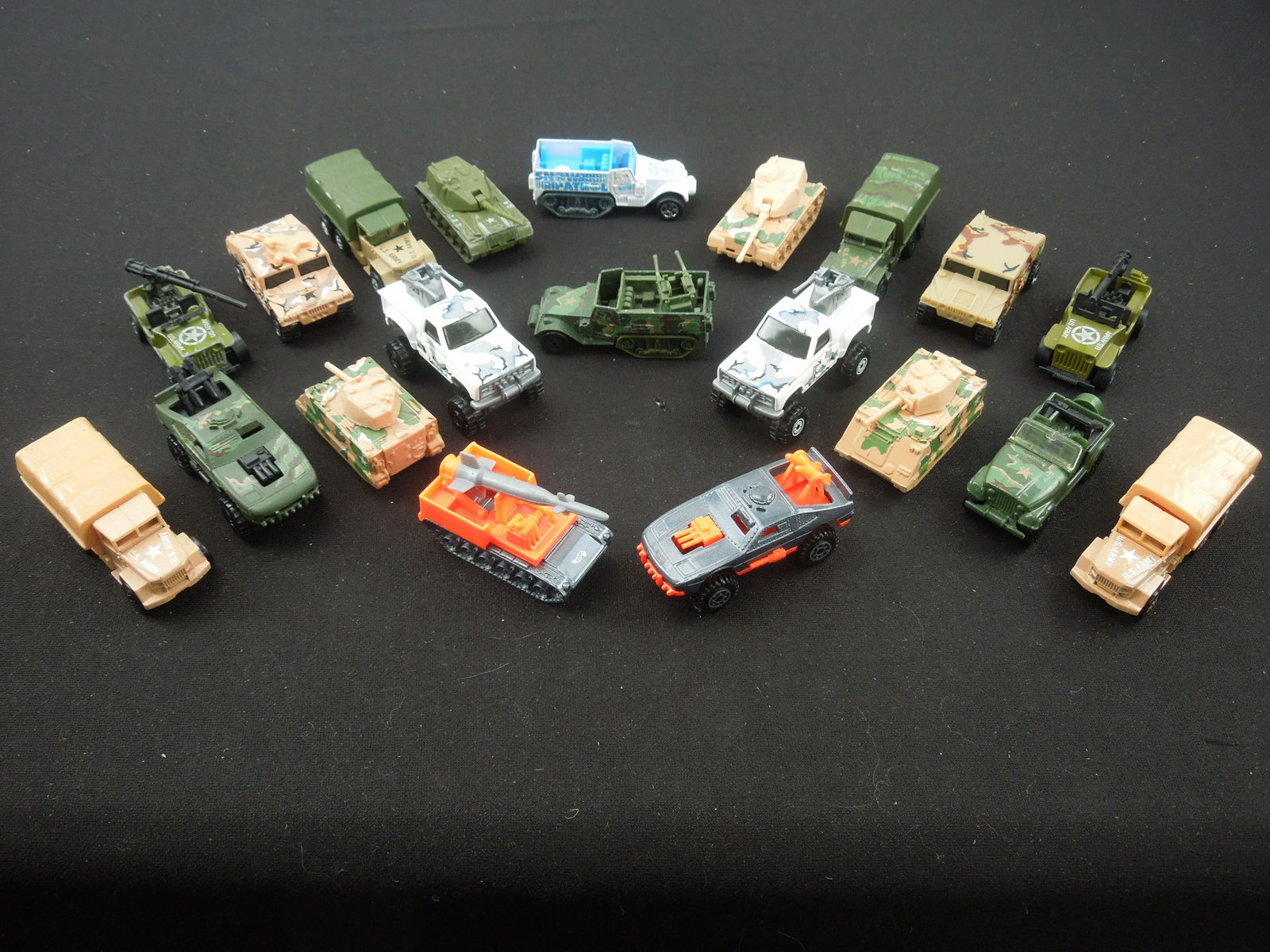 Lof of 40 Loose Hot Wheels, Mostly Action Command Military Vehicles: Lof of 40 Loose Hot Wheels, Mostly Action Command Military Vehicles