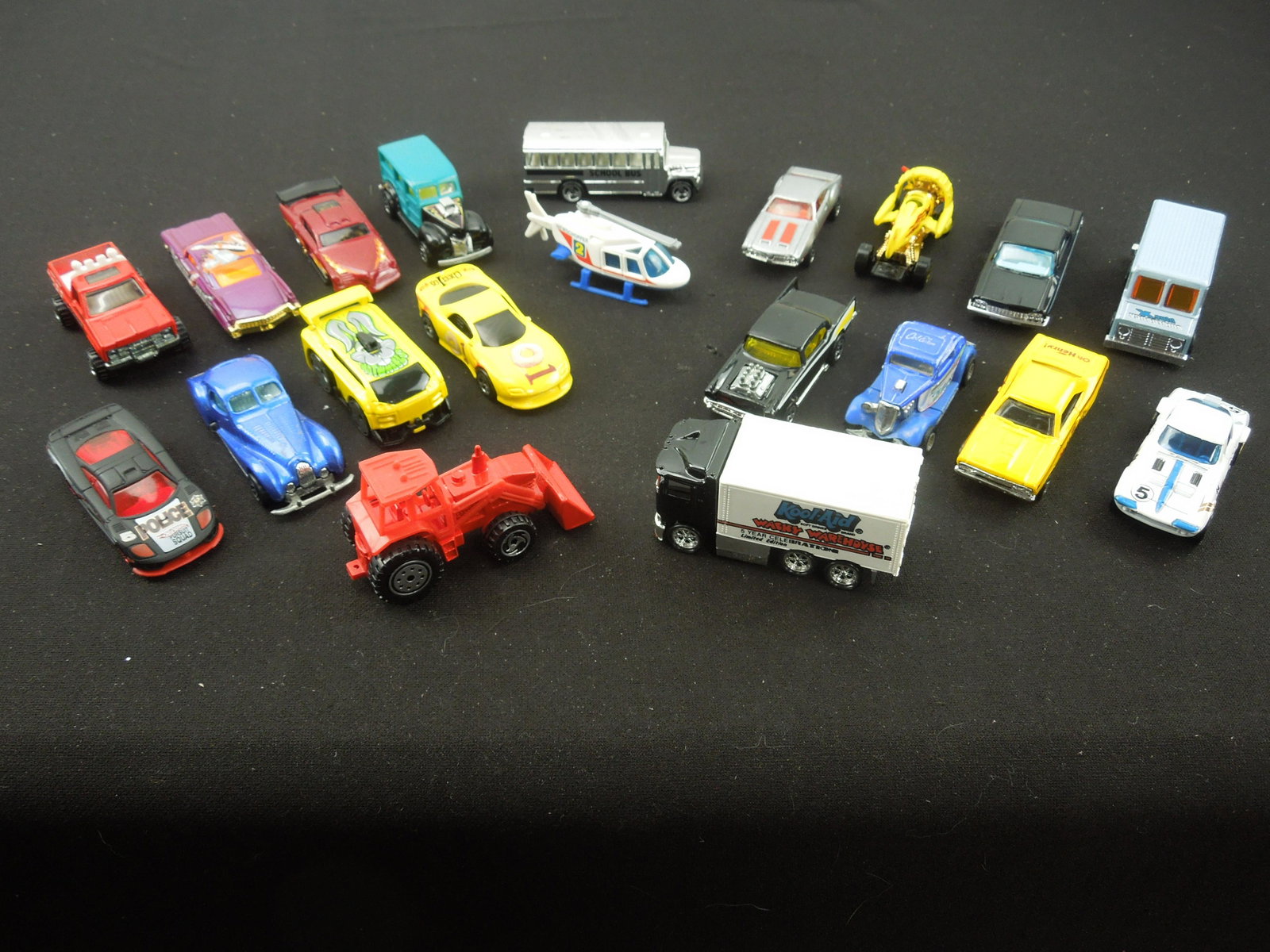 Lof of 40 Various Loose Hot Wheels: Lof of 40 Various Loose Hot Wheels