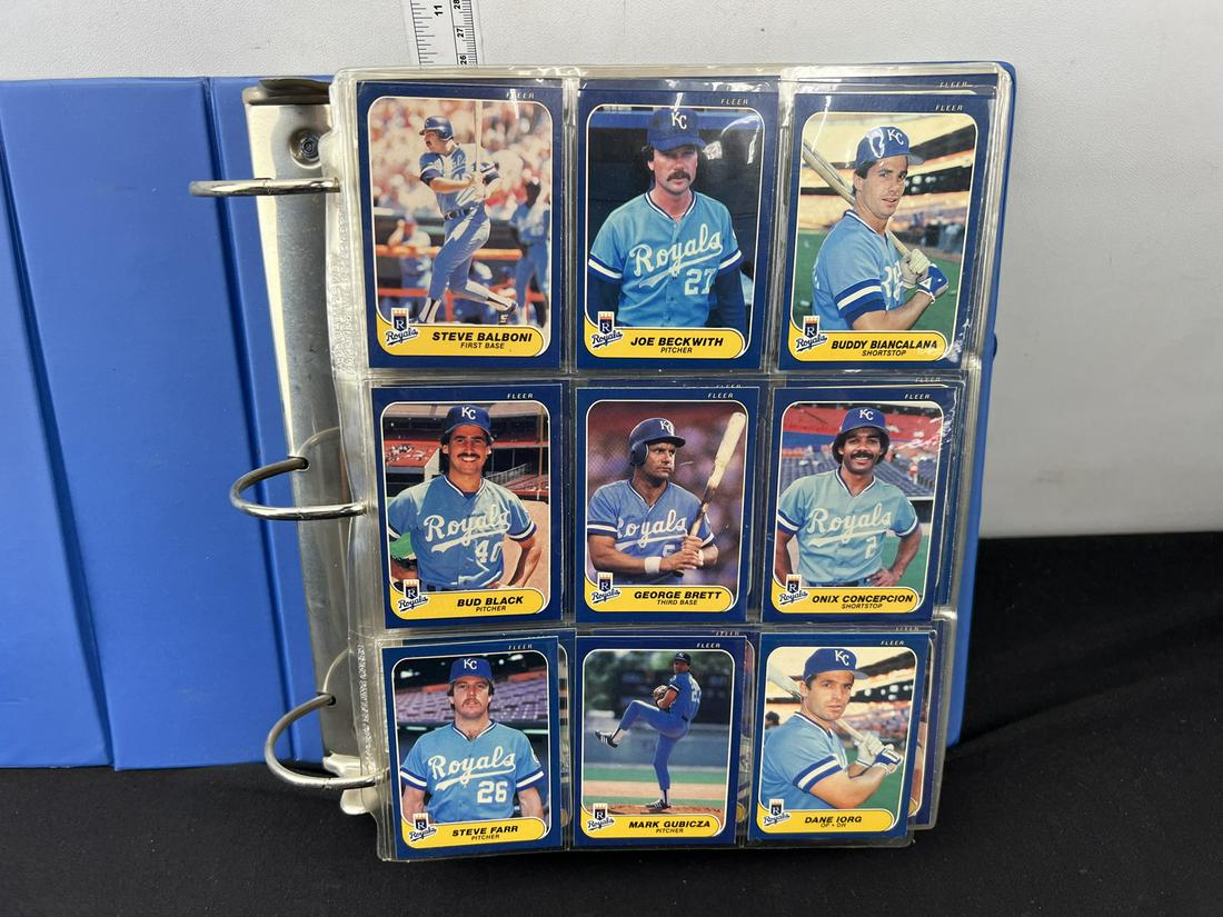 1986 Fleer Baseball Complete Set In Binder - Jose Canseco & Cecil Fielder RC's: Set appears complete but unverified