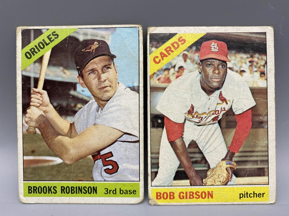 2 -1966 Topps BB HOF #320 Gibson, #390 B. Robinson (1 of 2)