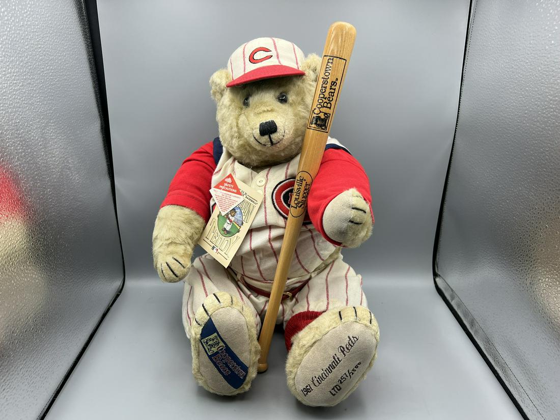 Frank Robinson Cooperstown Bears 1961 Cincinnati Reds Collectible Teddy Bear #257/2500 - Includes: Frank Robinson Cooperstown Bears 1961 Cincinnati Reds Collectible Teddy Bear #257/2500 - Includes Mini Bat