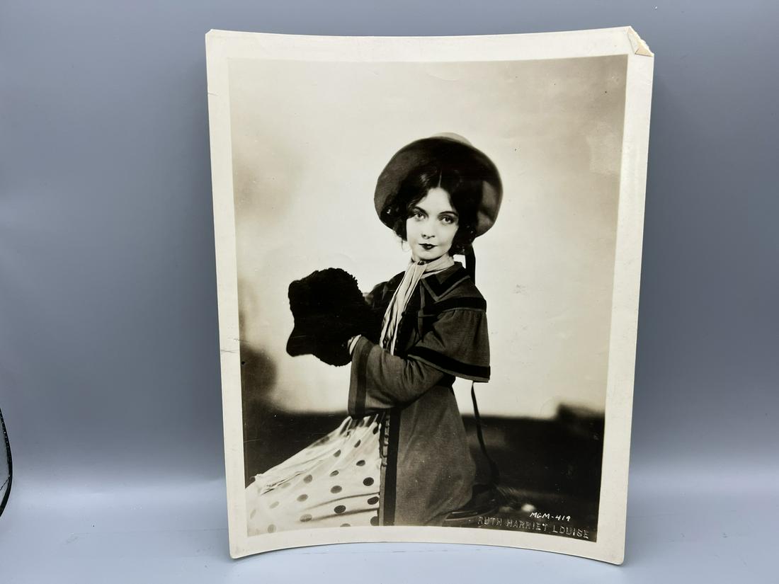 Lillian Gish 8" x 10" Movie Portrait Still #MGM-419 - Ruth Harriet Louise Photo - Typed blurb on (1 of 2)