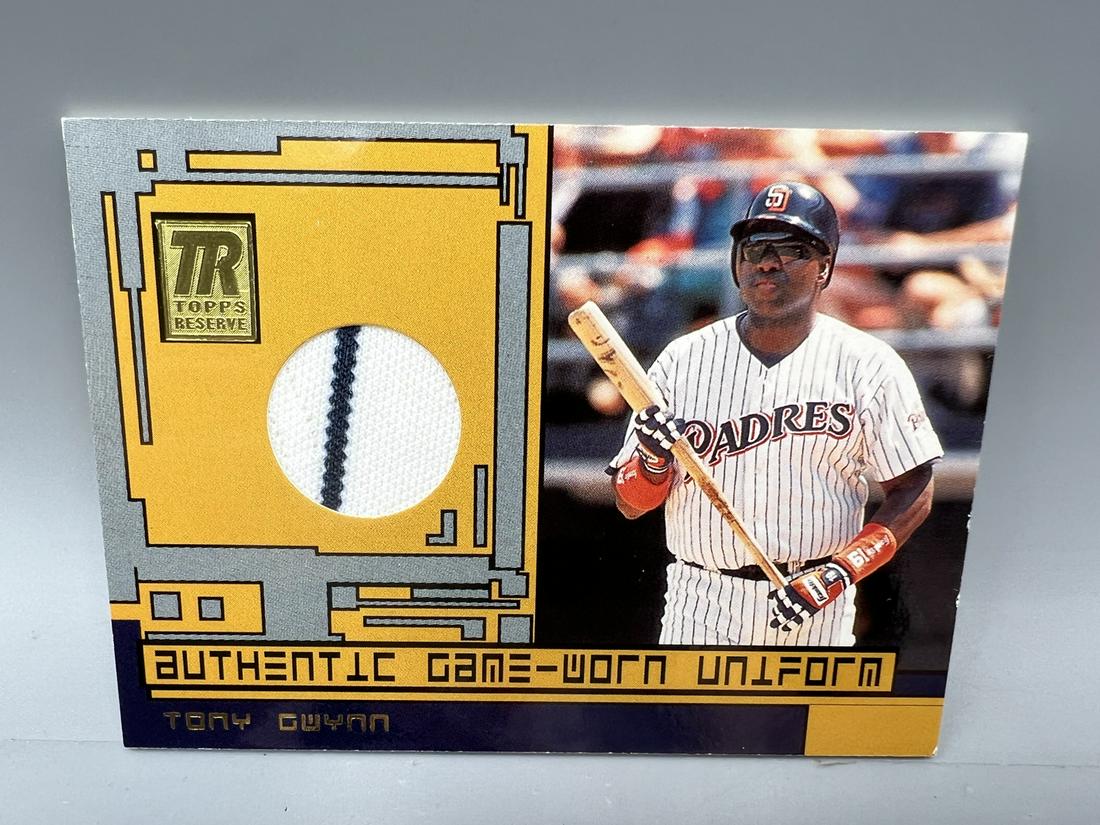 2001 Topps Reserve Tony Gwynn Game Used Jersey Card (1 of 2)