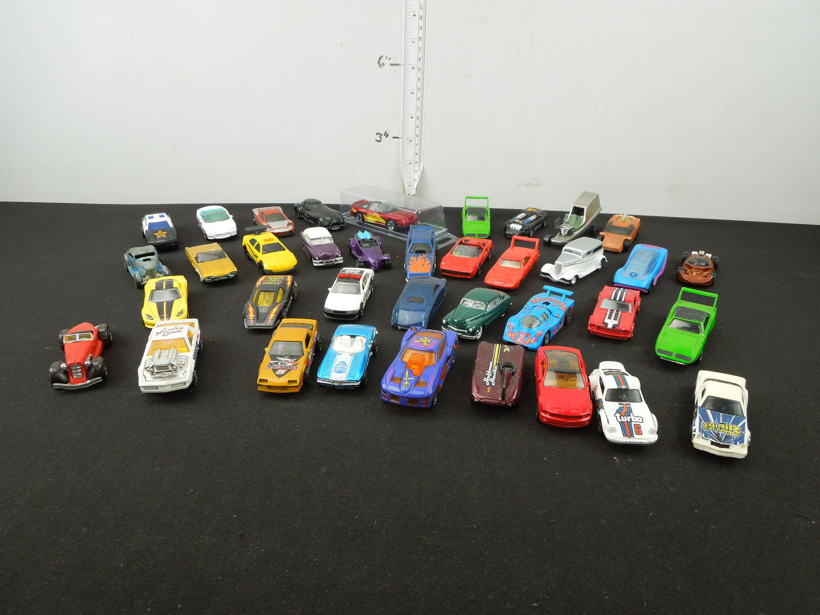 Misc Hot Wheels and Matchbox Cars: Misc Hot Wheels and Matchbox Cars