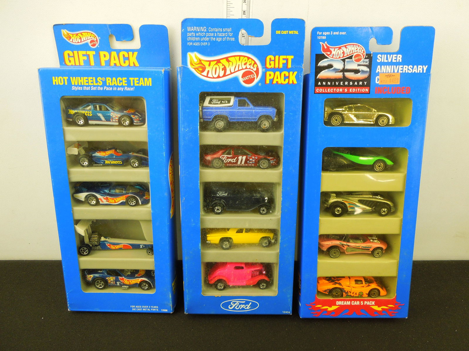 Lot of 3 5 Packs; Hot Wheels Race Team, Ford, & Dream Cars (1 of 2)