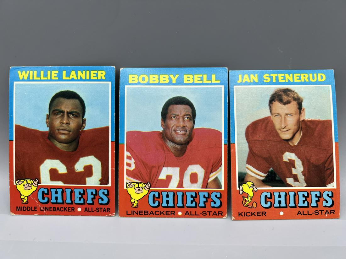 Lot of (3) 1971 Topps Football Kansas City Chiefs Star Player Cards - Varying Conditions - Willie (1 of 2)