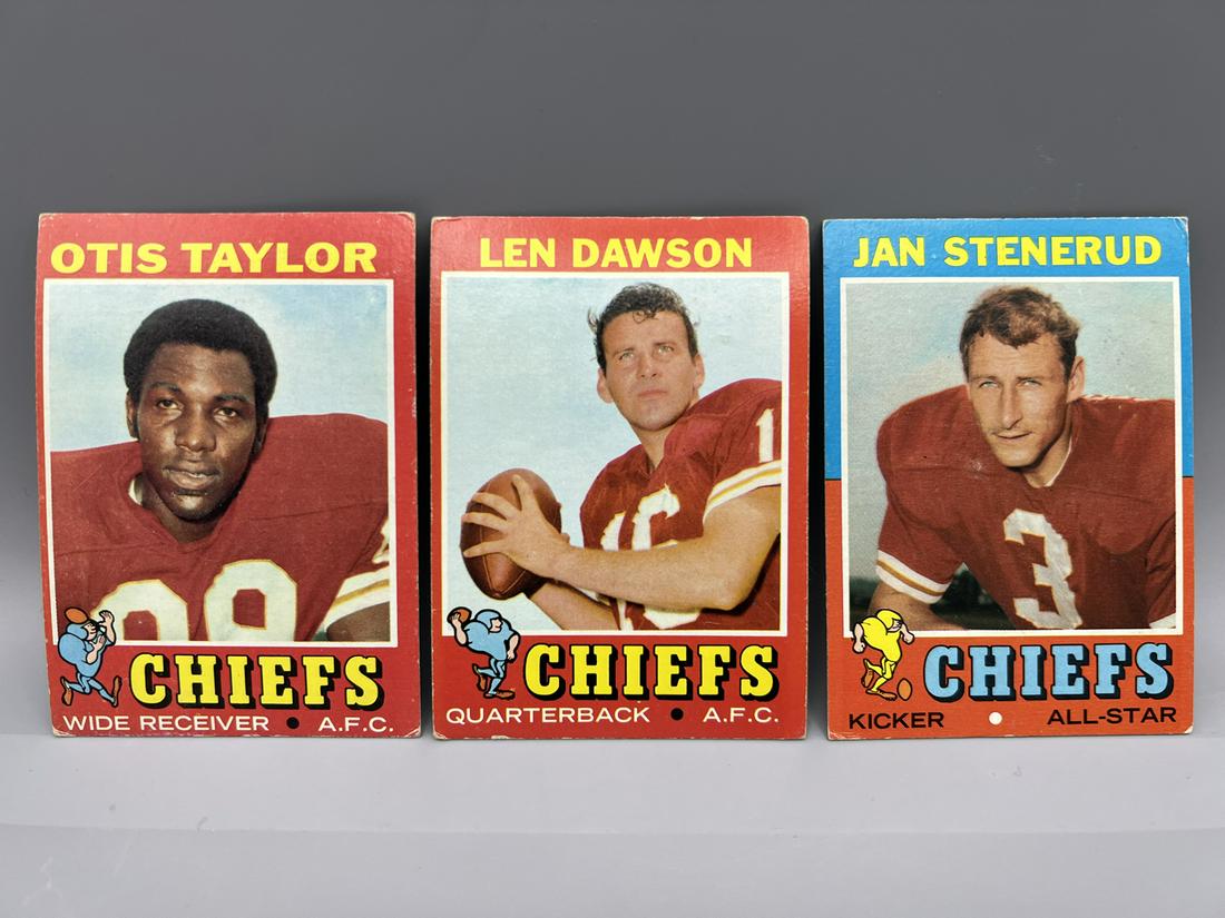 Lot of (3) 1971 Topps Football Kansas City Chiefs Star Player Cards - Varying Conditions - Taylor (1 of 2)