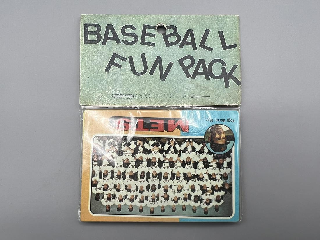 1975 Topps Baseball West Corp. Cello Fun Pack (1 of 2)