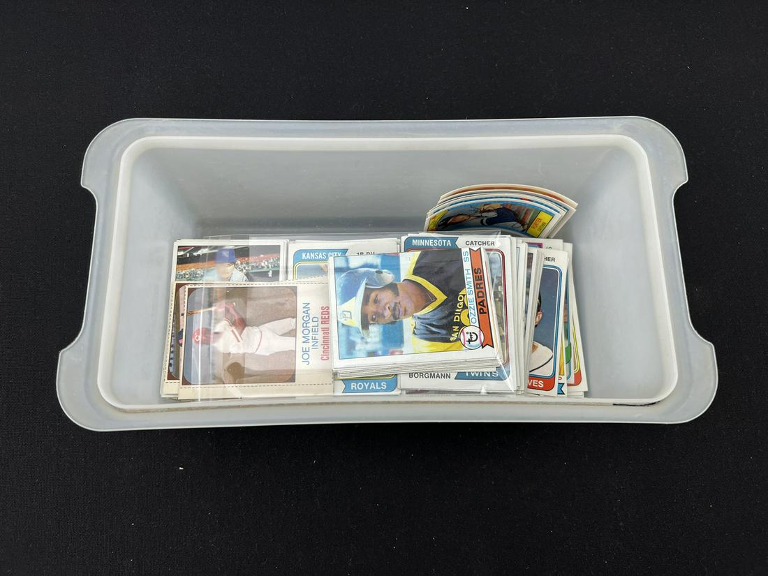 Box of Assorted 1970's Baseball Cards - Varying Conditions - Ozzie Smith RC (Miscut), Hank Aaron, (1 of 8)