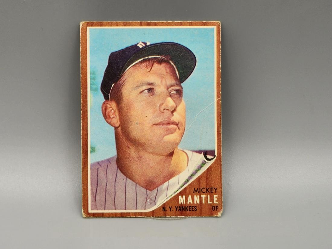 1962 Topps Mickey Mantle #200 HOF (1 of 2)