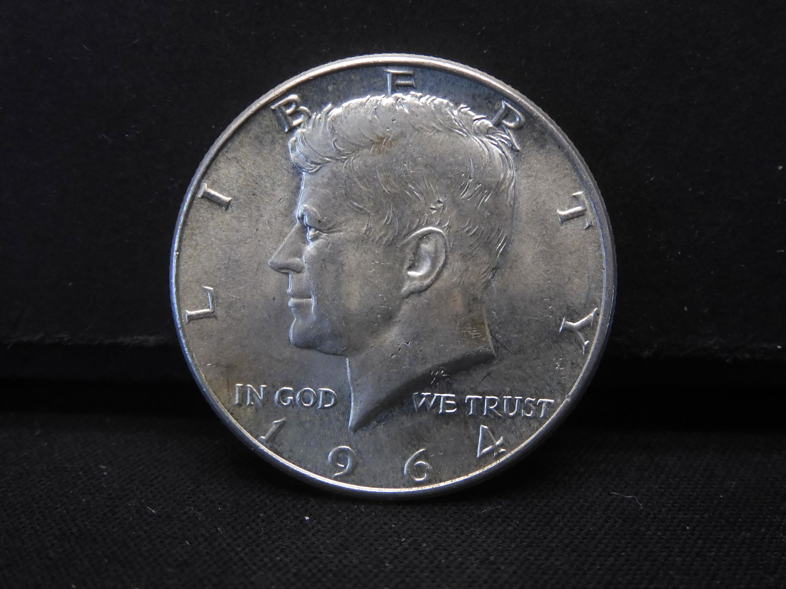 1964 (BU/90% SILVER) KENNEDY HALF (1 of 2)