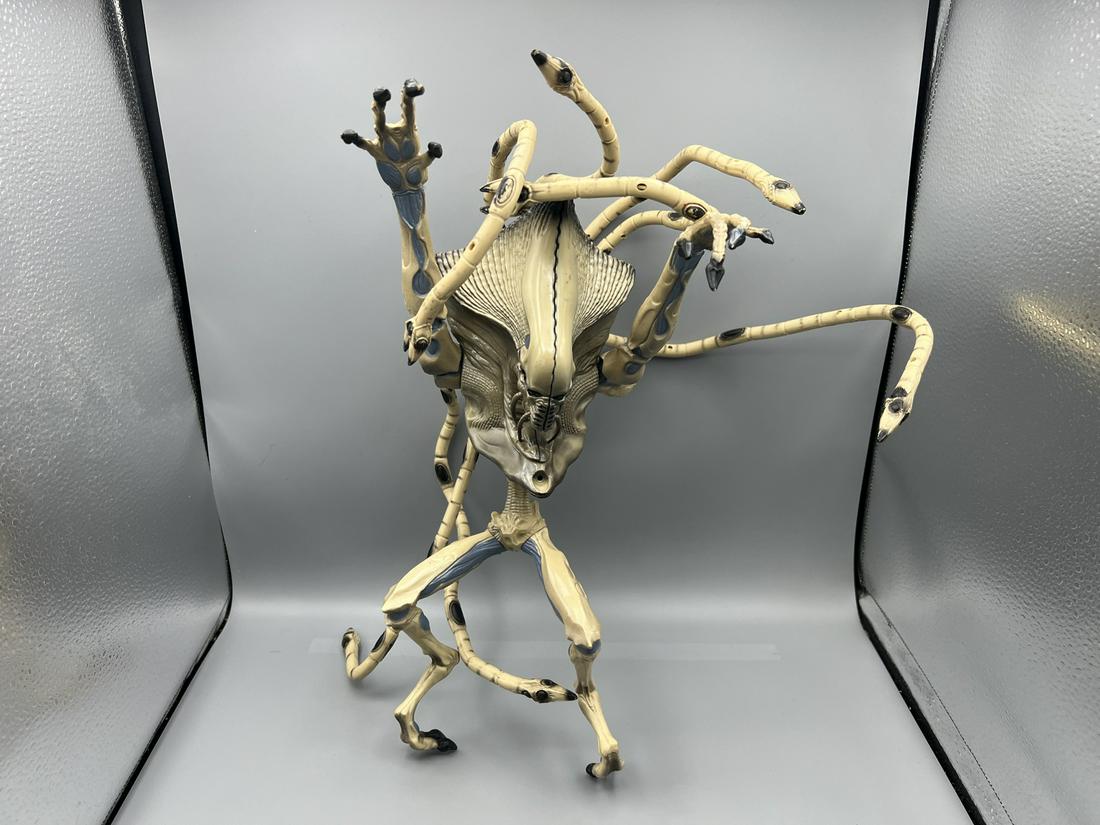 1996 Independence Day Supreme Commander Alien with Figure Inside (1 of 5)