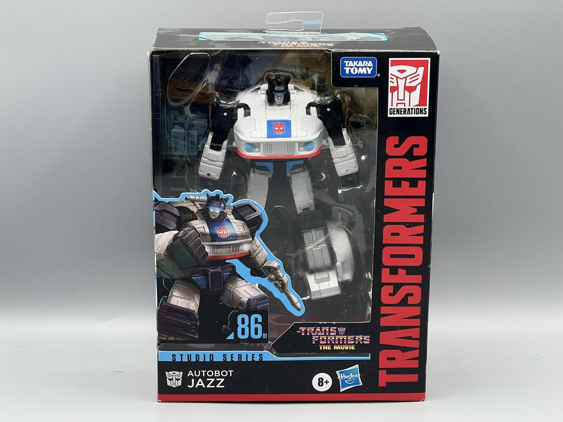 2020 Hasbro Transformers Generations Studio Series Autobot Jazz (1 of 2)