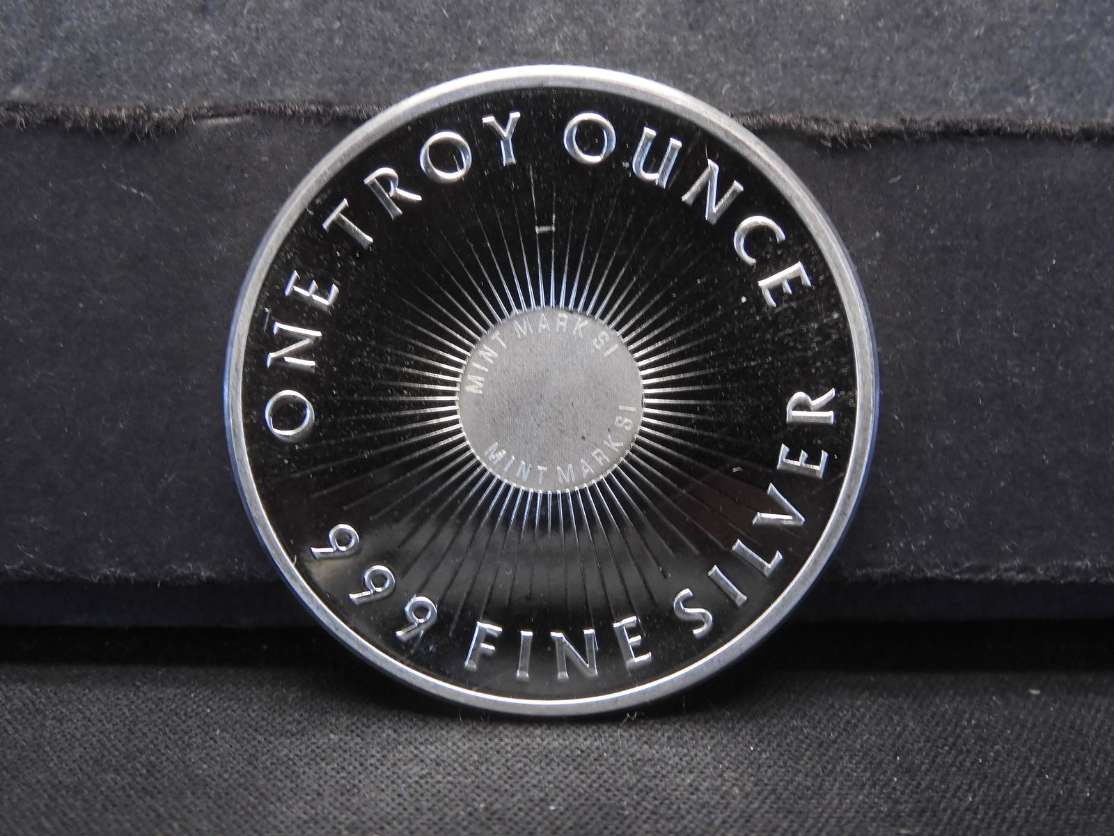 1 OUNCE (.999% PURE SILVER) MEDALLION (SUNSHINE MINT-BU) (1 of 2)