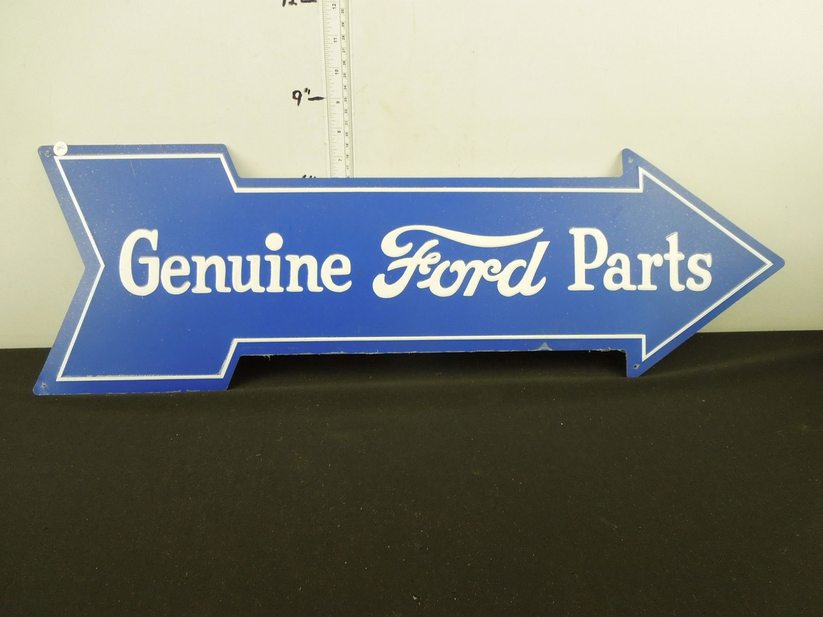 Genuine Ford Parts Directional Arrow Metal Sign (1 of 2)