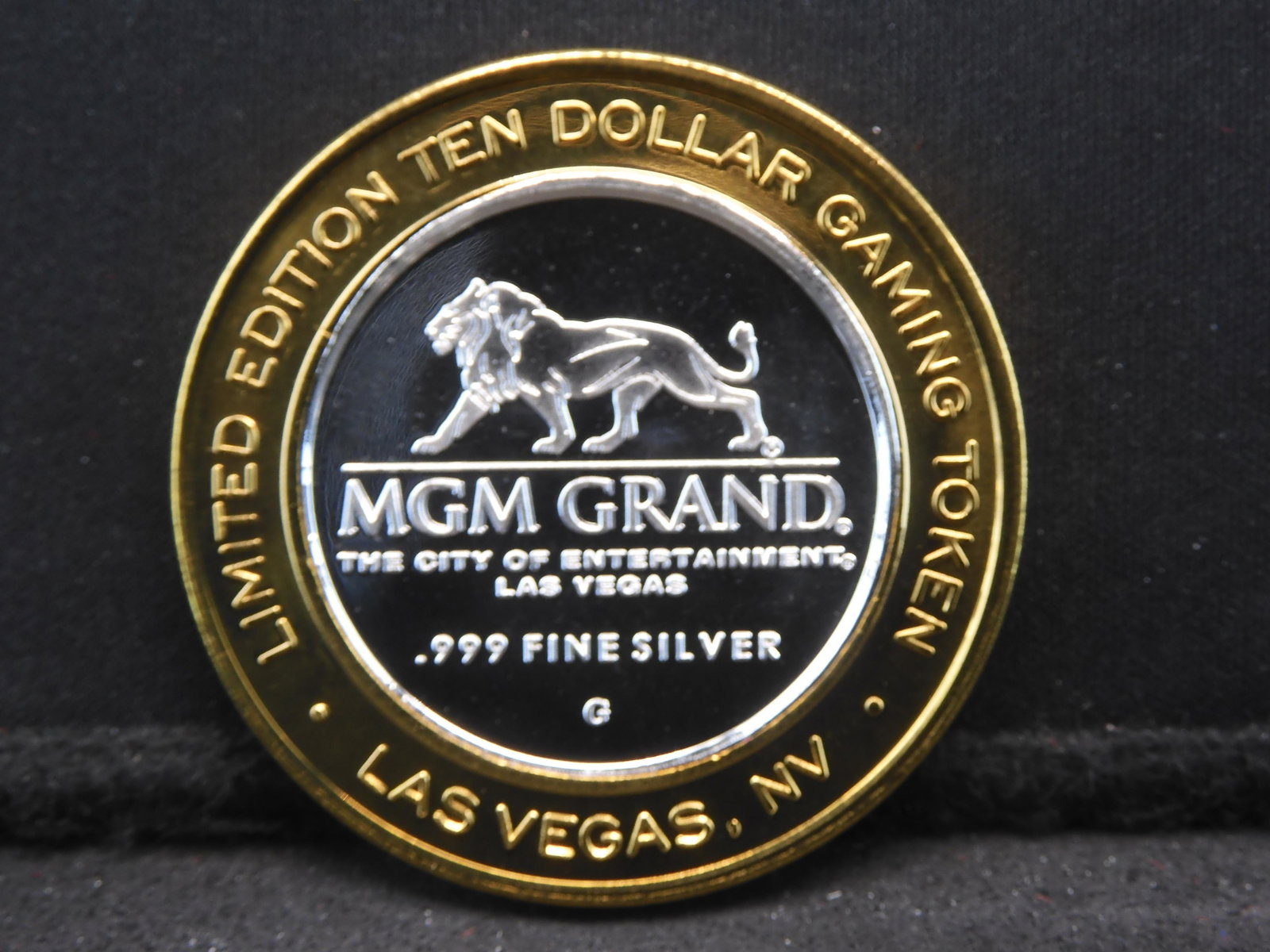 Planet Hollywood Casino Las Vegas Nevada $10 Casino Limited edition Gaming Token - .999 Silver: Planet Hollywood Casino Las Vegas Nevada $10 Casino Limited edition Gaming Token - .999 Silver Center